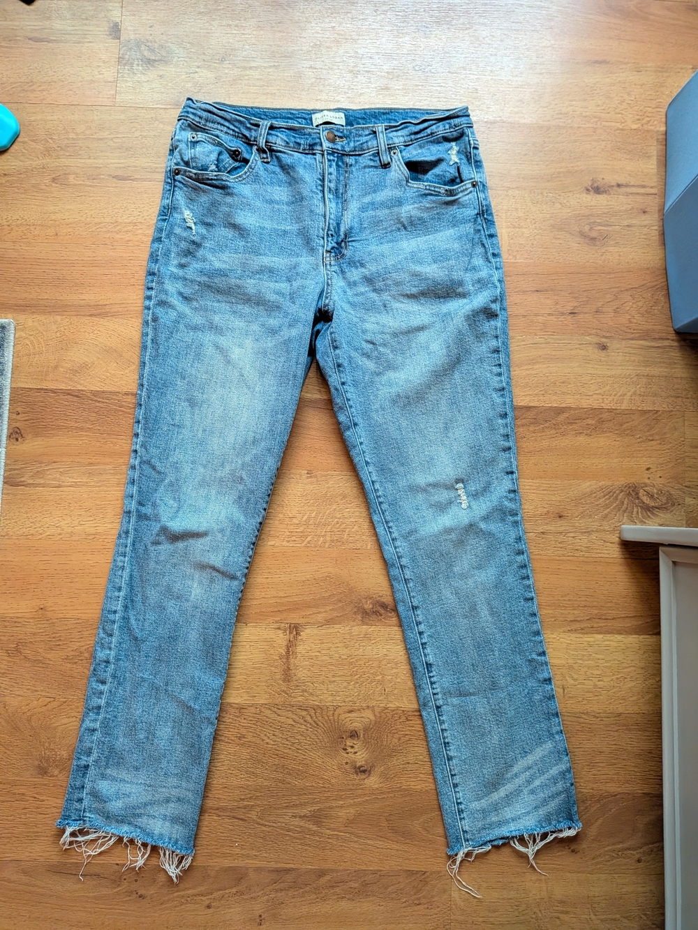 Straight-Leg Women's Jeans in Light Blue Wash